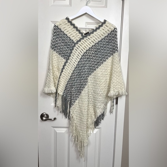 Eyefull Sweaters - Chunky Knit Poncho